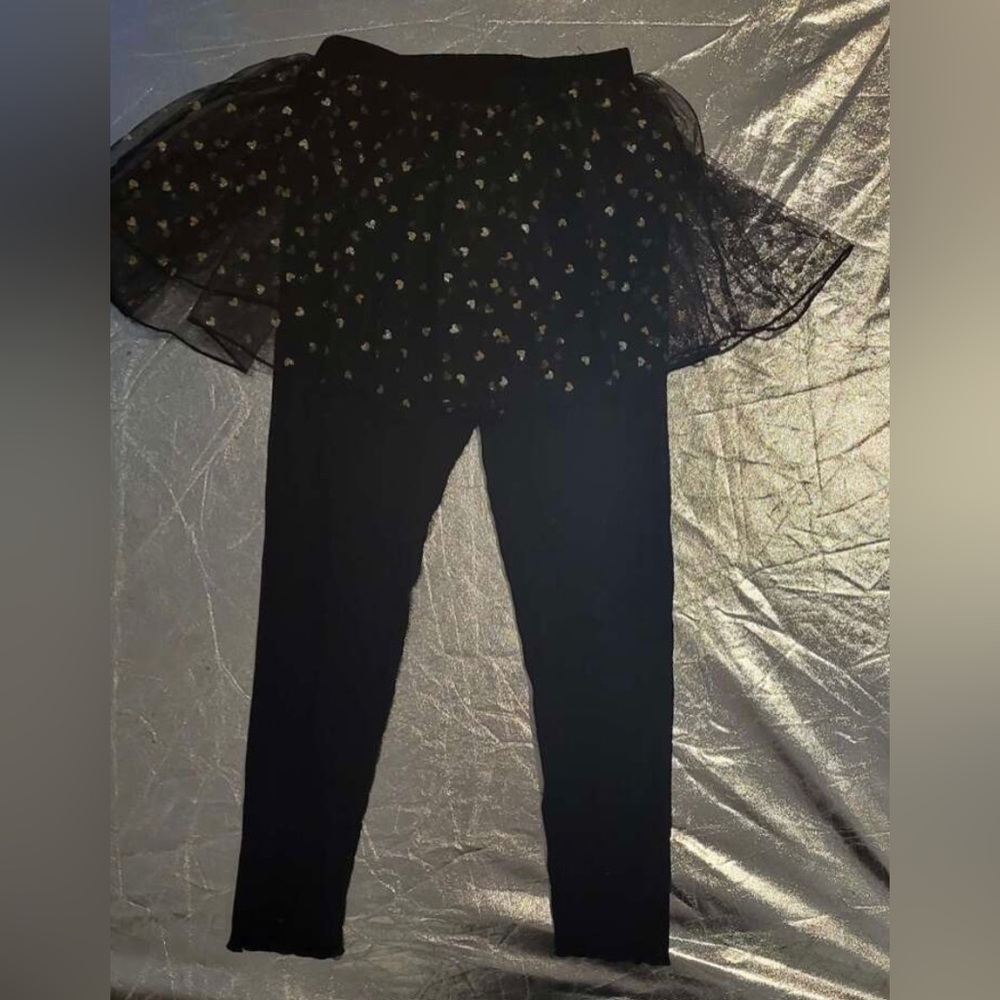 Girls size 6 skirt with built in pants.